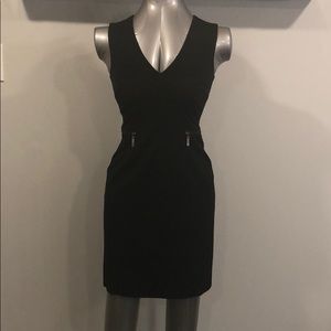 Centre Ville Black V Neck Fitted Sleeveless Dress